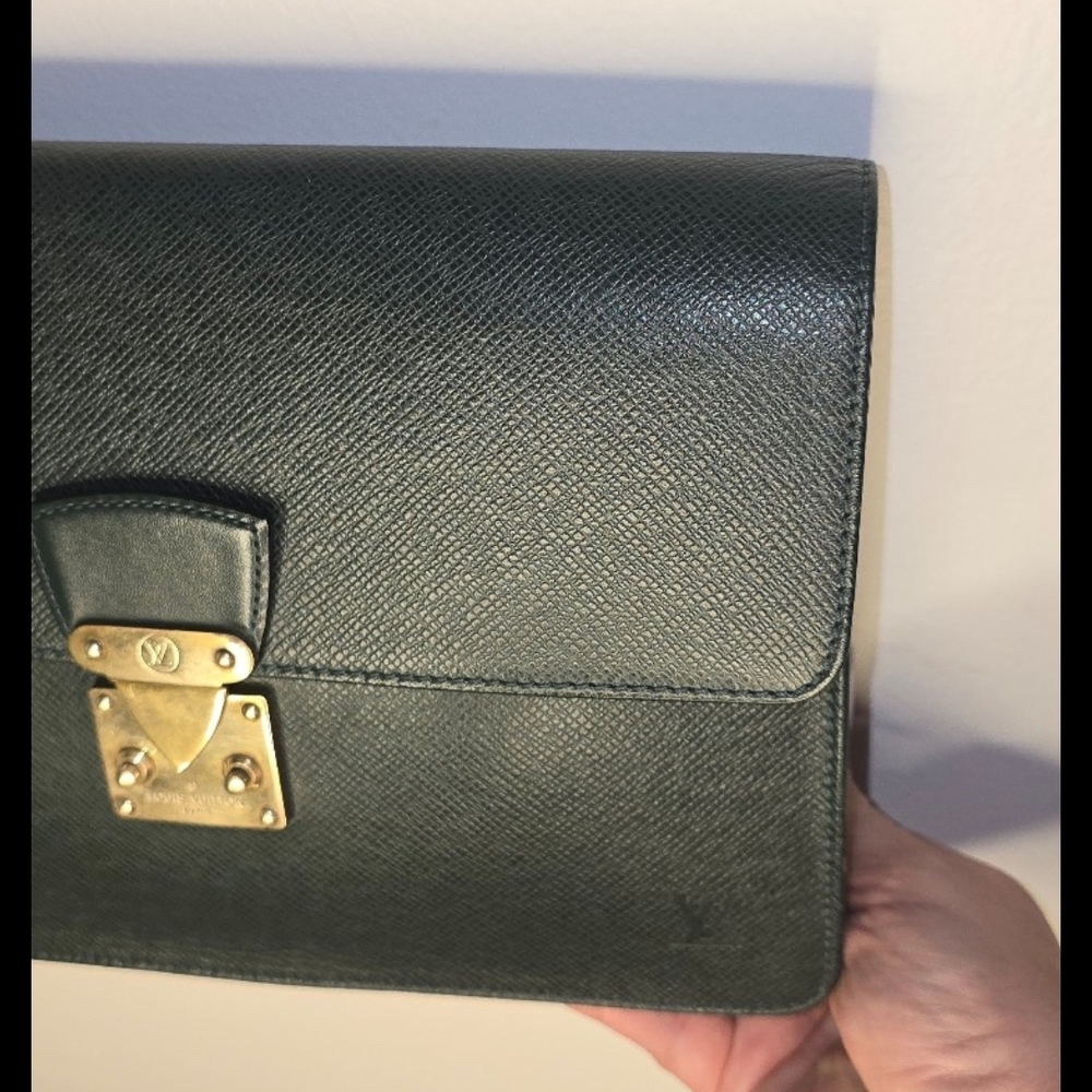 LOUIS VUITTON Pochette Clutch Bag Green Taiga Leather - Picture 3 of 11